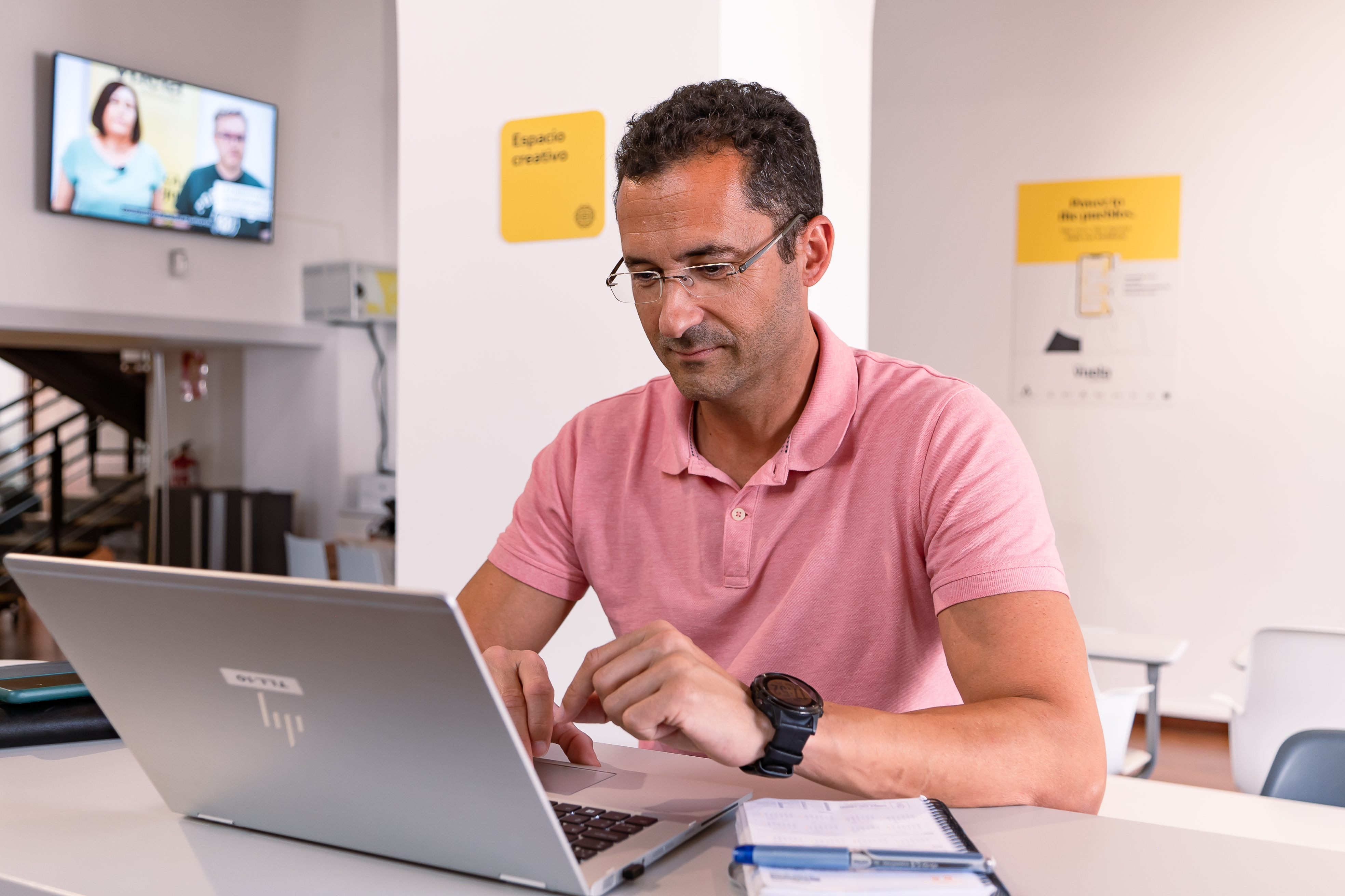 Nómada digital en un Punto Vuela